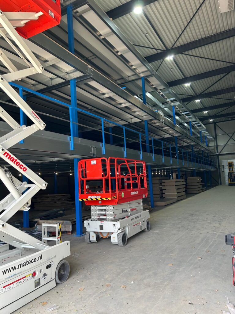 Almacon Storage Systems BV is gespecialiseerd in het ontwerpen van dragende constructies in magazijnen. Mezzanines
