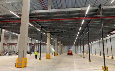 Dragende sprinklerconstructie als slimme oplossing voor brandveiligheid in een hoog distributiecentrum